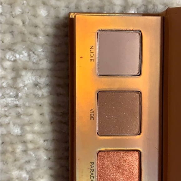 Urban Decay Lightbeam Eyeshadow Palette - Picture 2 of 5